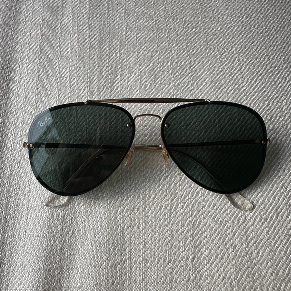 Ray-Ban Gold Frame Sunglasses with Black Case - Picture 4 of 7